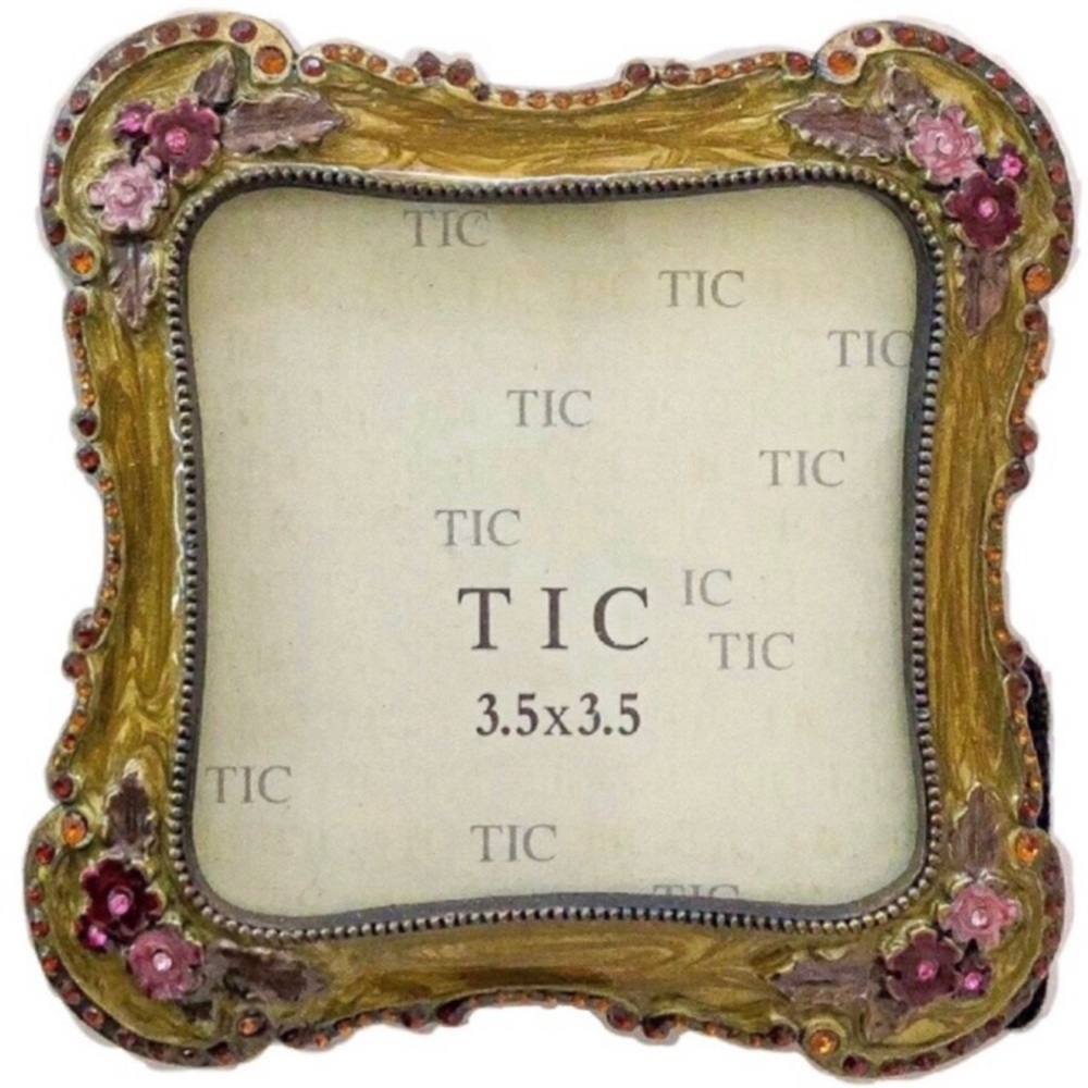 🔥 HOST PICK 🔥 Jeweled Arched Rosebud Stone Frame